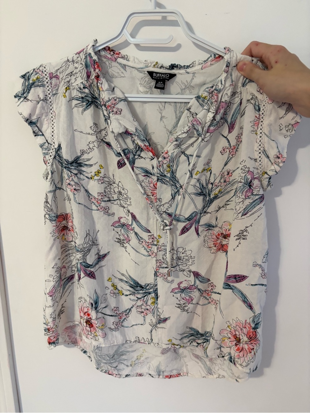 Buffalo David Bitton White Floral Tie-Front Cap Sleeve Top